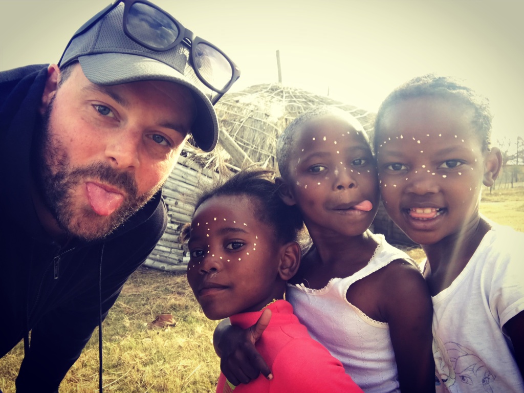Tadhg Peavoy with local children in Ngxingxolo